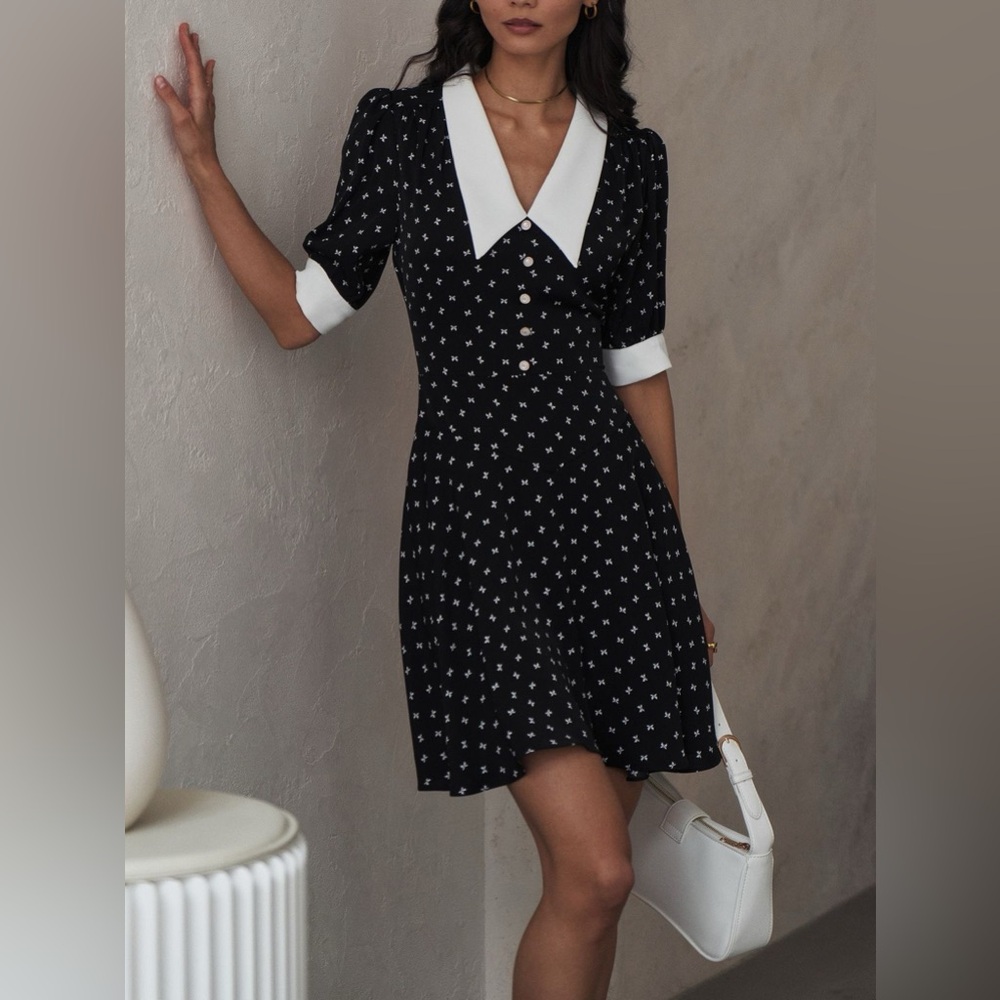 Floral print mini dress with contrast collar